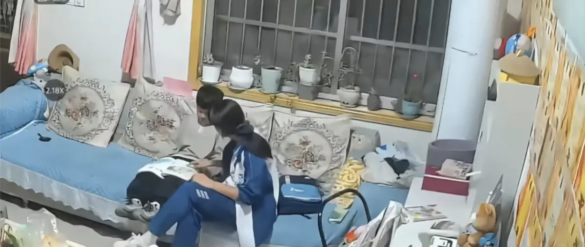 抖音热门“来自姐姐的爱”引热议-姐弟情深难舍难分事件来龙去脉全梳理-姐姐辅导弟弟作业日常完整版在线观看