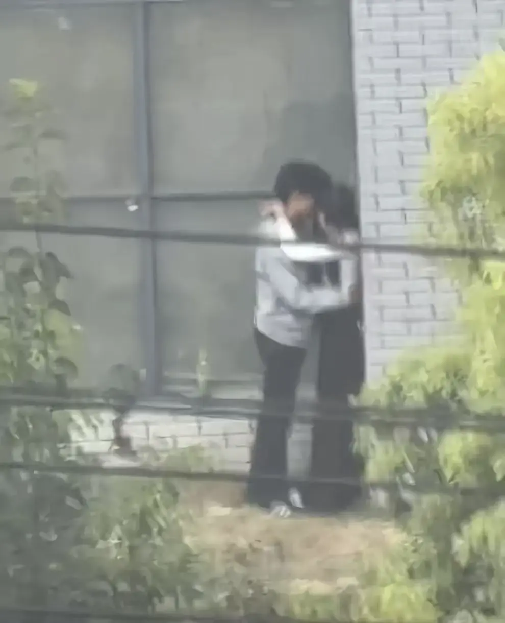 《蚌埠职教园情侣野外视频》资源下载-原生态高清画面免费看完整版-蚌埠职教园情侣野外视频事件后续抢先鉴赏