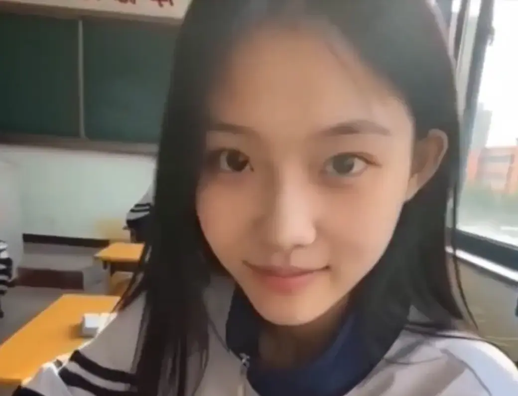 我的十八岁女友无删减版4K蓝光在线观看_黄果AI短剧全集高甜治愈结局_星空影院独家热播免费播放